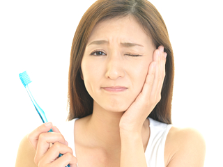 虫歯と酸蝕症の違い